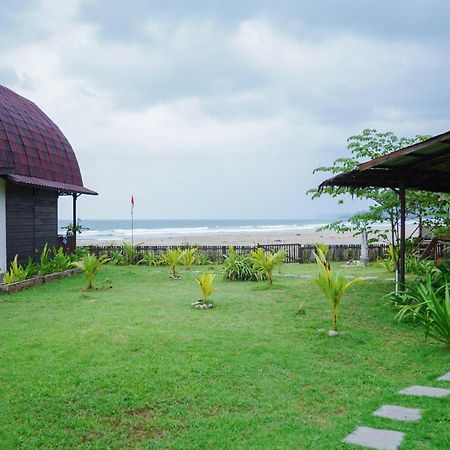 Momos Surf Shack Hotel Salul Bagian luar foto