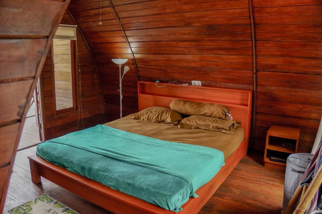 Momos Surf Shack Hotel Salul Bagian luar foto