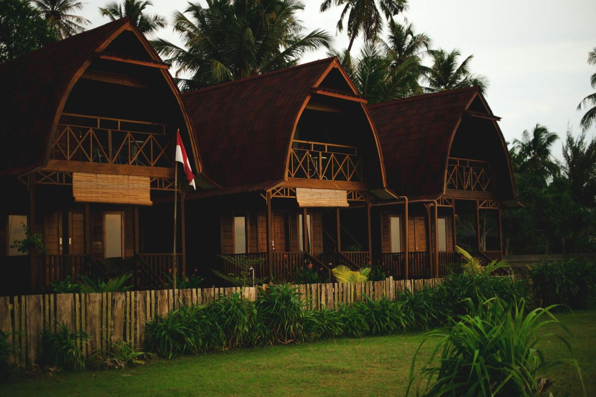 Momos Surf Shack Hotel Salul Bagian luar foto