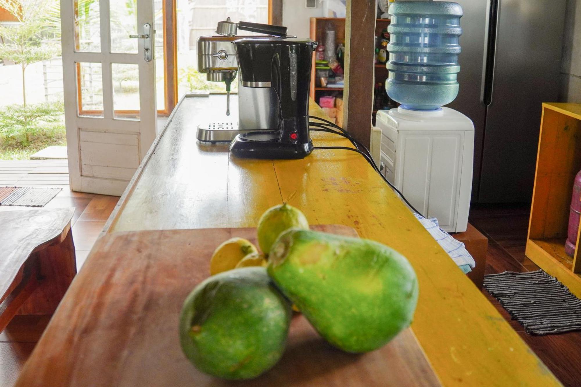 Momos Surf Shack Hotel Salul Bagian luar foto